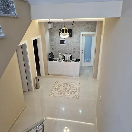 Caushi Apartment